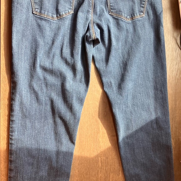 White House Black Market Feel Beautiful Size 10 Skinny Jeans Tan trim on Pockets - Picture 4 of 12